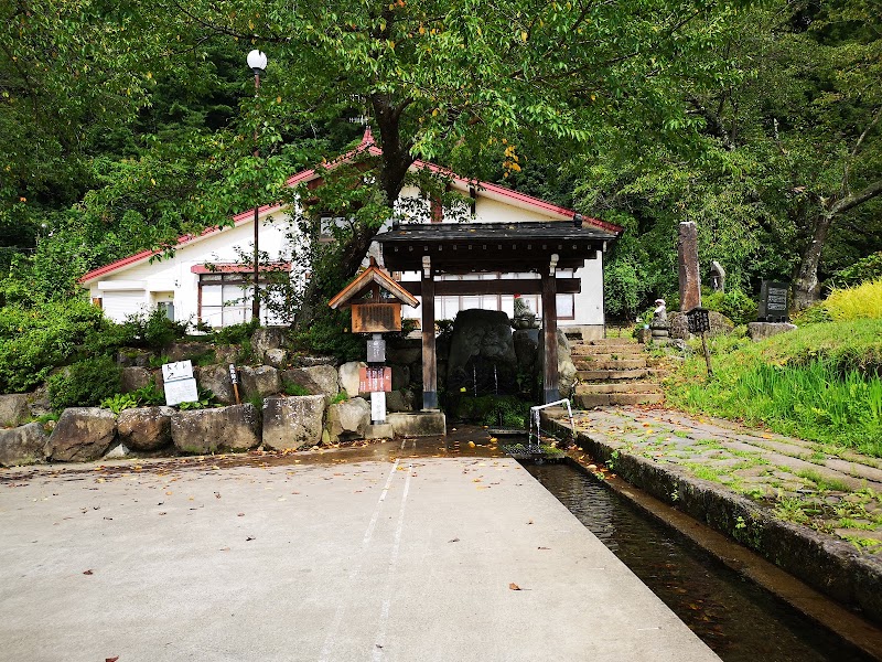 龍興寺 清水が湧く池