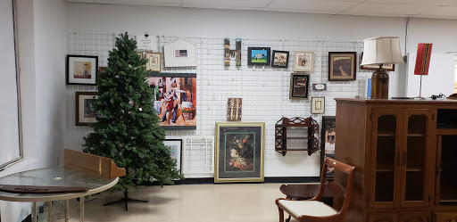 Thrift Store «Common Threads - Thrift, Decor, and More», reviews and photos, 22049 Lorain Rd, Fairview Park, OH 44126, USA
