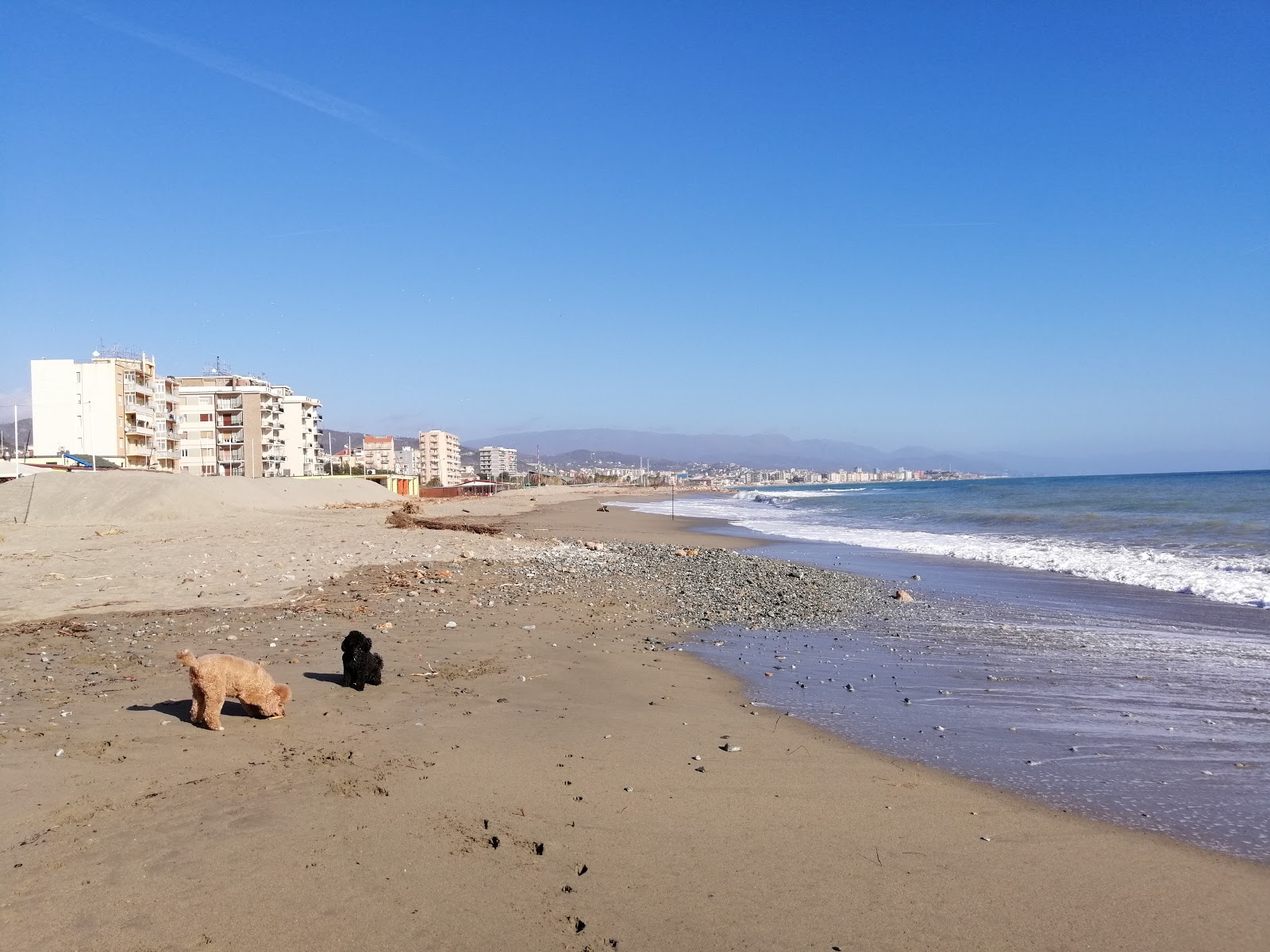 Foto de La Pergola beach área de complejo turístico de playa
