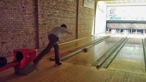 Bowling Alley «Timber Lanes Bowling Alley», reviews and photos, 1851 W Irving Park Rd, Chicago, IL 60613, USA