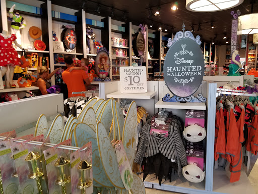 Toy Store «Disney Store», reviews and photos, 400 Premium Outlets Dr, Monroe, OH 45050, USA