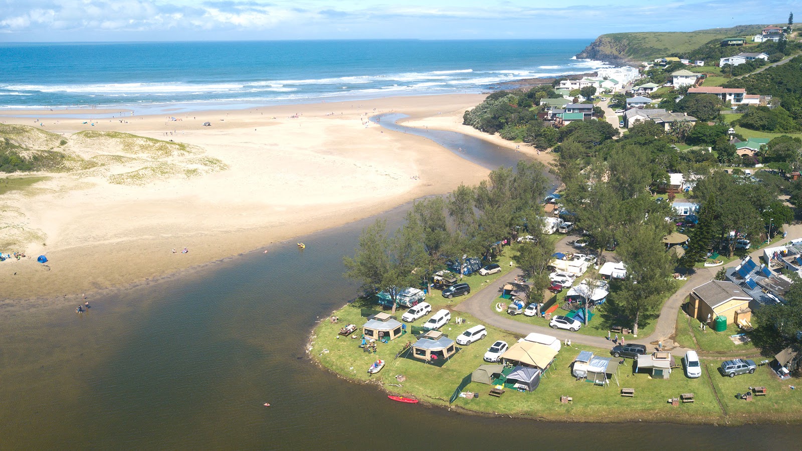 Morgan beach'in fotoğrafı - rahatlamayı sevenler arasında popüler bir yer