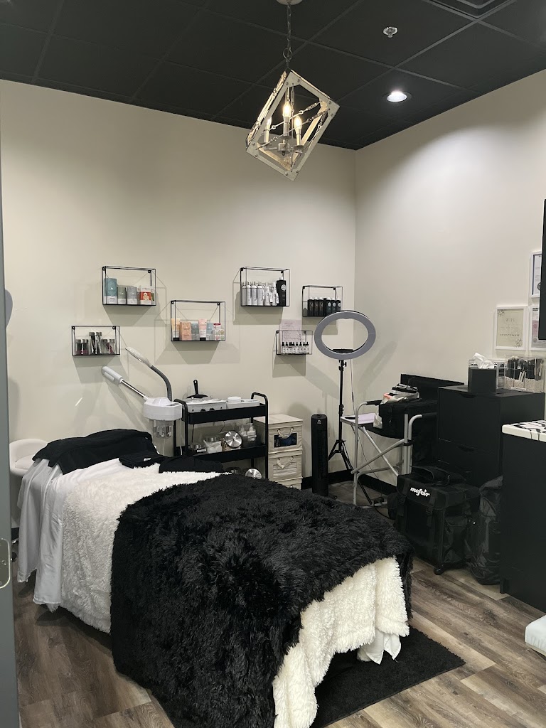 Lipstick & Pearls by jm LLC 57104