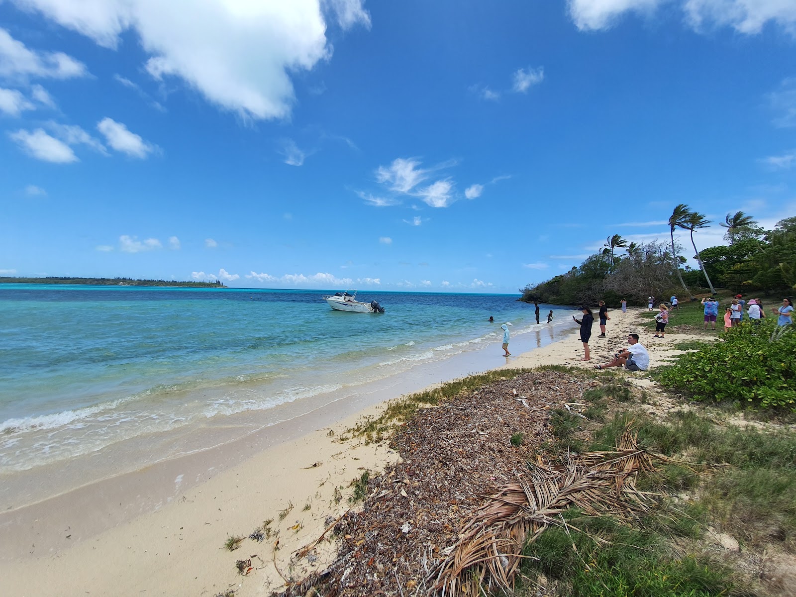 Photo de Vao Beach avec rivage droit, long
