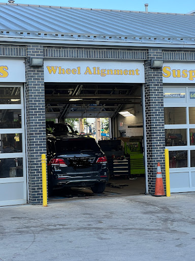 Tire Shop «Goodyear Tire Plus», reviews and photos, 1806 S Wabash Ave, Chicago, IL 60616, USA