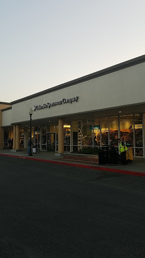 Sportswear Store «Columbia Sportswear Store - Gilroy, CA», reviews and photos, 681 Leavesley Rd d135, Gilroy, CA 95020, USA