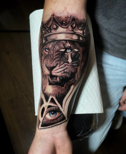 Explore i love lucy tattoo ideas, creative tattoo ideas in Johnson City, available at Gold Cross Tattoo Co.