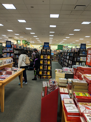 Book Store «Barnes & Noble», reviews and photos, 2000 E Rio Salado Pkwy #1032, Tempe, AZ 85281, USA