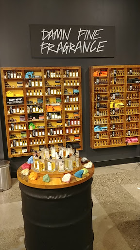 Cosmetics Store «Lush», reviews and photos, 112 E Broadway, Bloomington, MN 55425, USA