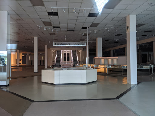 Shopping Mall «ShoppingTown Mall», reviews and photos, 3649 Erie Blvd E, Syracuse, NY 13214, USA