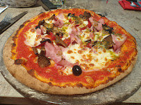 Pizza du Pizzeria La braise à Lussac-les-Châteaux - n°20