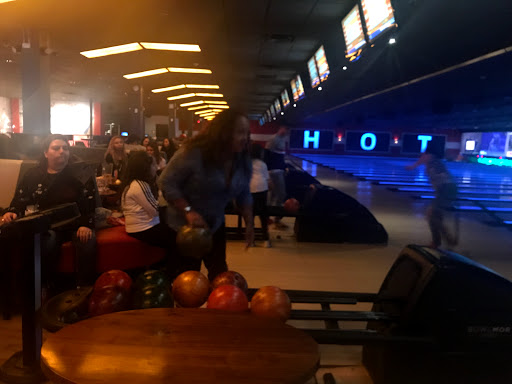 Bowling Alley «Bowlmor White Plains», reviews and photos, 47 Tarrytown Rd, White Plains, NY 10607, USA