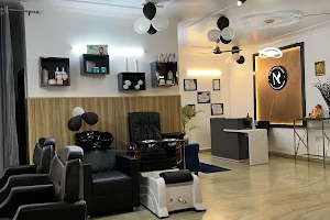 The N beauty bar image