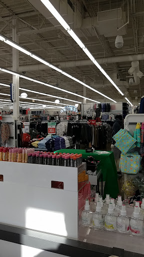 Clothing Store «Old Navy», reviews and photos, 6711 Frontier Dr, Springfield, VA 22150, USA