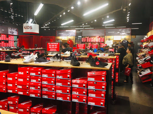Shoe Store «PUMA», reviews and photos, 3000 Grapevine Mills Pkwy #602, Grapevine, TX 76051, USA