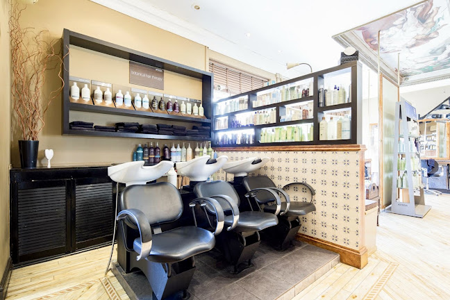 Terence Andrew Hairdressing - Barber shop