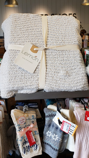 Shoe Store «DSW Designer Shoe Warehouse», reviews and photos, 23171 W Outer Dr, Allen Park, MI 48101, USA