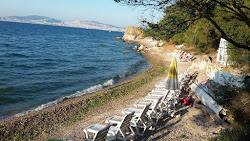 Foto von Burgazada Dusler Sahili, Beach and Camping Site von Klippen umgeben