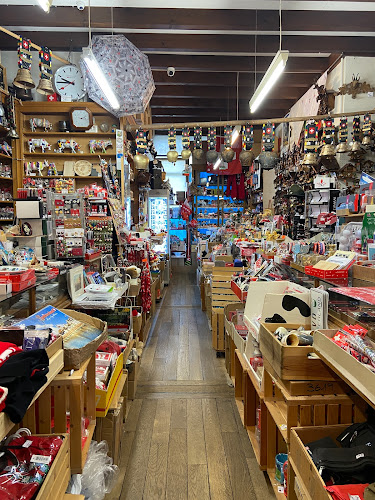 Rezensionen über Bazar Ouchy. Souvenirs suisses, jouets in Lausanne - Geschäft