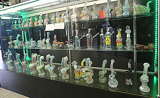 Tobacco Shop «Smokeyz Smoke Shop», reviews and photos, 410 Euclid St #7, Anaheim, CA 92802, USA