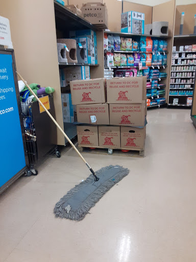 Pet Supply Store «Petco Animal Supplies», reviews and photos, 891 NE D St, Grants Pass, OR 97526, USA