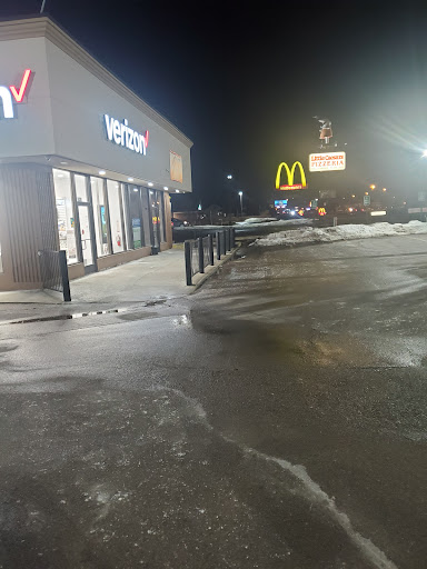 Cell Phone Store «GoWireless Verizon Authorized Retailer», reviews and photos, 1975 E Main St, Owosso, MI 48867, USA