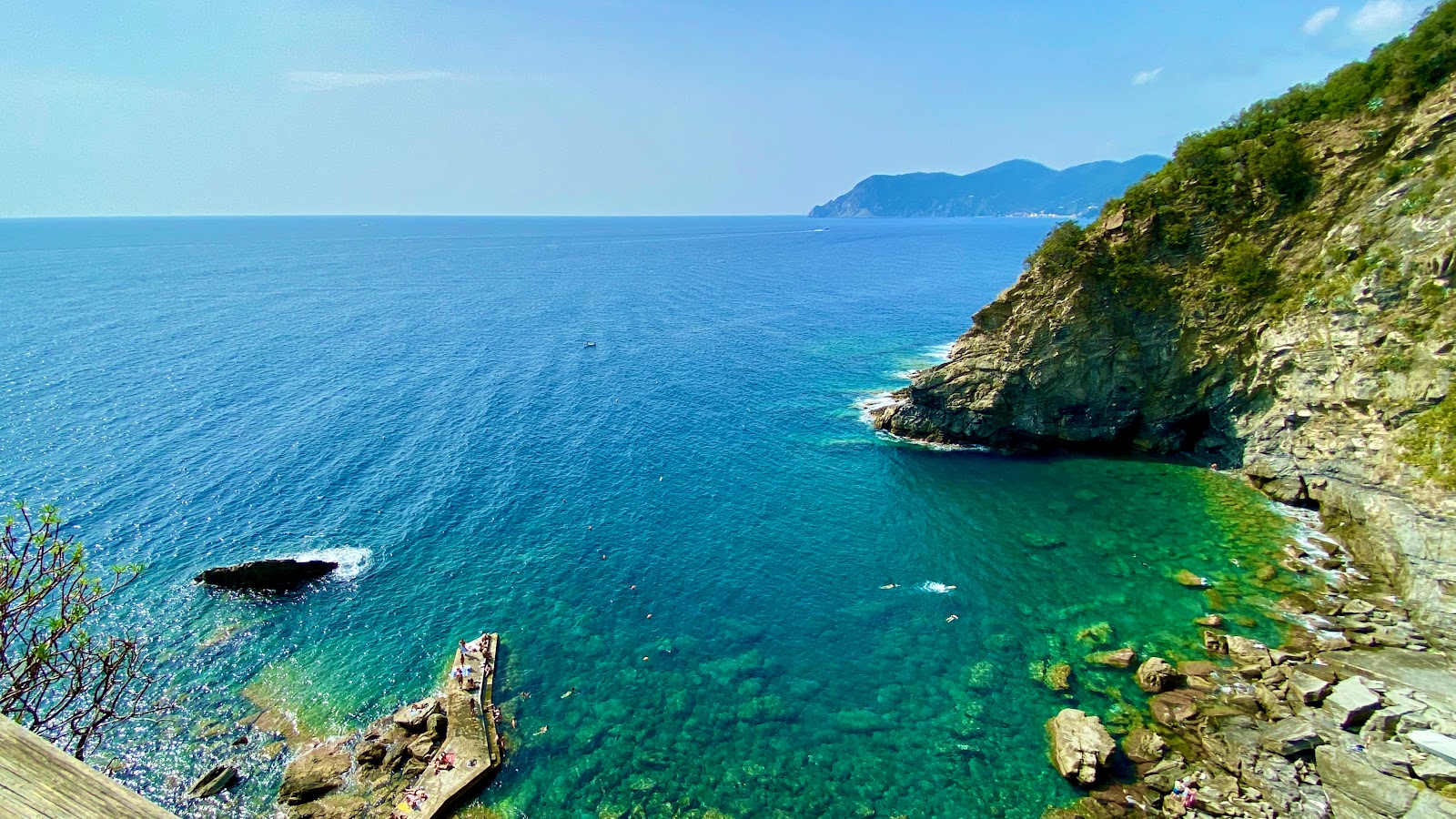 Photo de Marina di Corniglia protégé par des falaises