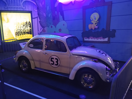 Shopping Mall «Looney Tunes Mall - Six Flags Over Texas», reviews and photos, 2201 E Road to Six Flags St, Arlington, TX 76011, USA