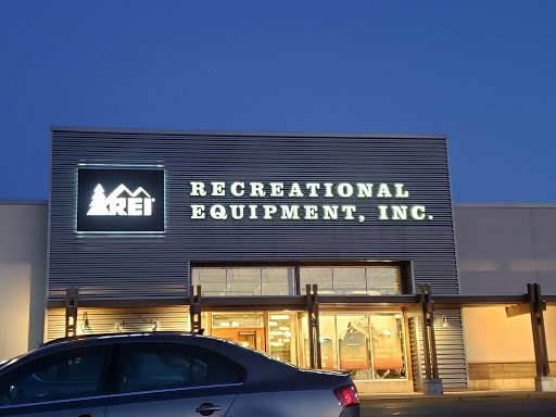 Camping Store «REI», reviews and photos, 2643 Edmondson Rd, Cincinnati, OH 45209, USA