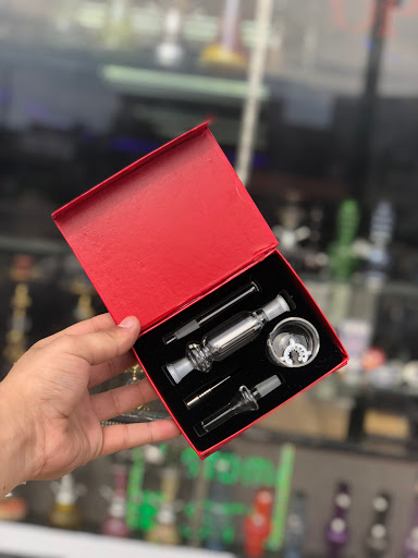 Tobacco Shop «18 Plus Vape & Shop», reviews and photos, 4037 Broadway, Kansas City, MO 64111, USA