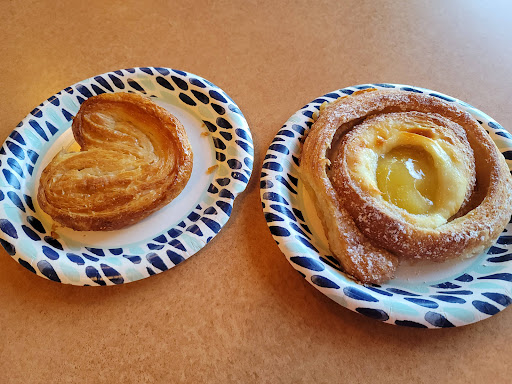 Shopping Mall «Fig Garden Village Shopping Center», reviews and photos, 790 W Shaw Ave, Fresno, CA 93704, USA