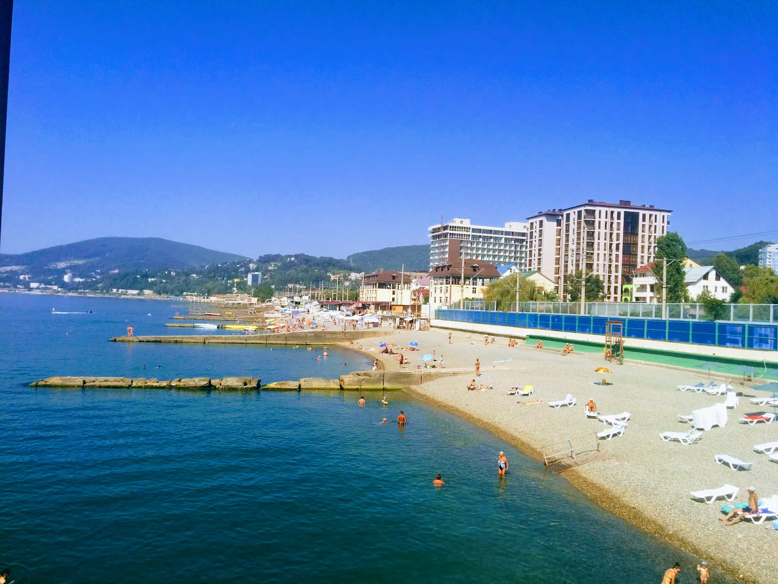 Foto de Chkalovsky beach con guijarros grises superficie