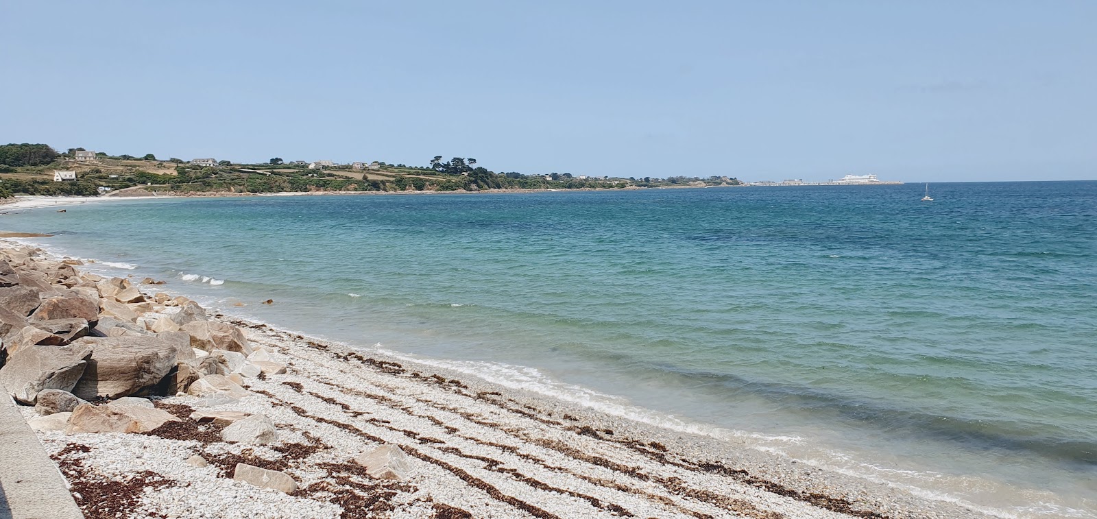 Plage de Kersaliou'in fotoğrafı çok temiz temizlik seviyesi ile