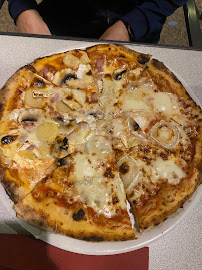 Pizza du Pizzeria LA GONDOLA à Martigues - n°2