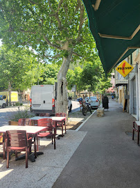Atmosphère du Café Café de l'industrie à Volonne - n°2