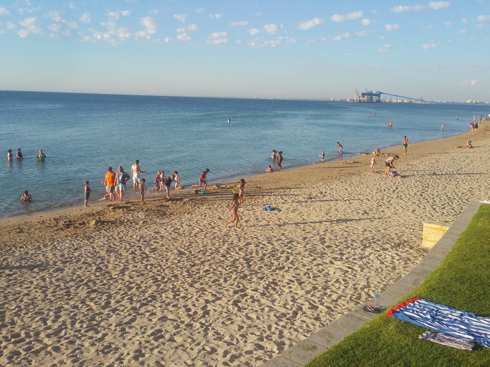 Bell Park Beach'in fotoğrafı - rahatlamayı sevenler arasında popüler bir yer