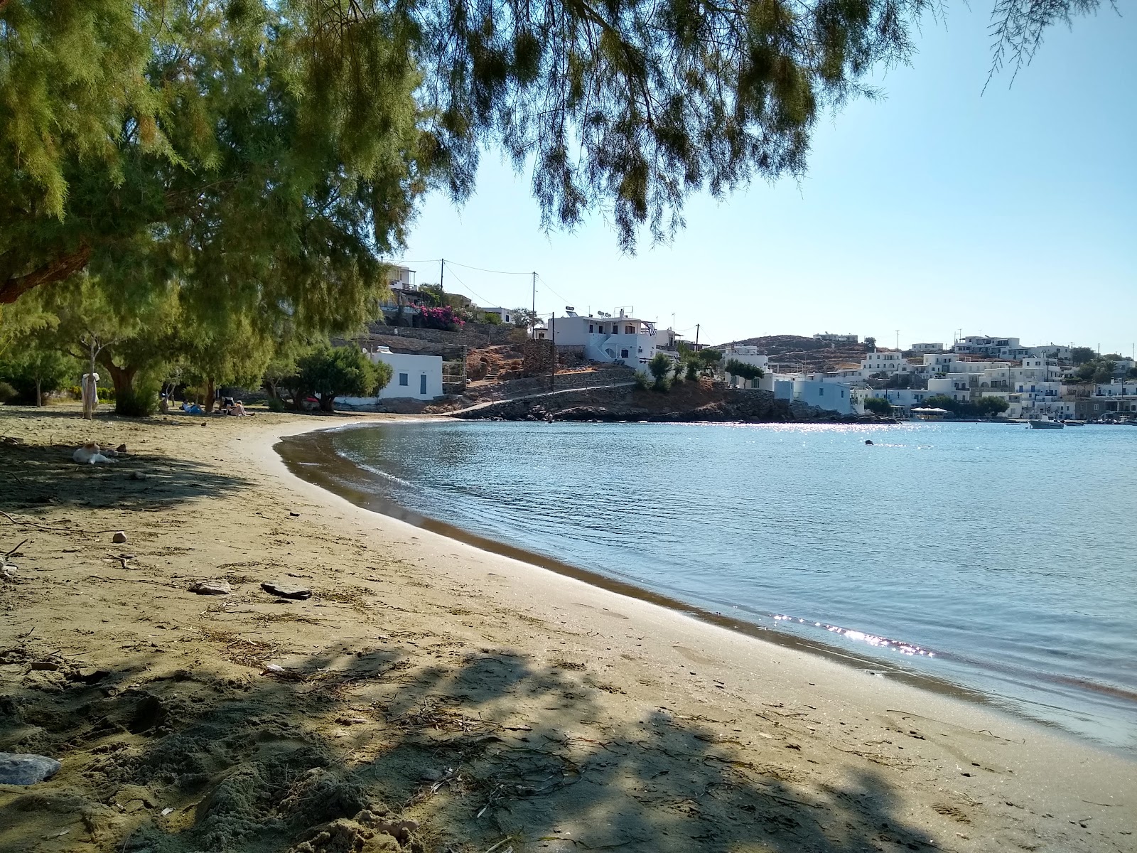 Foto von Vlicho beach mit viele kleine buchten