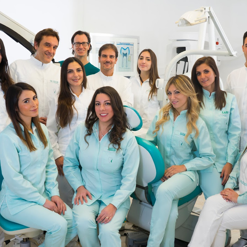 Studio Dentistico Cozzolino - Implantologia e Parodontologia