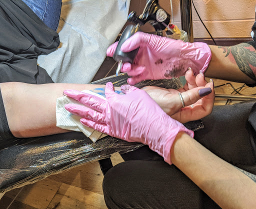 Tattoo Shop «Thunderbolt Tattoo», reviews and photos, 2088 Briarcliff Rd NE, Atlanta, GA 30329, USA