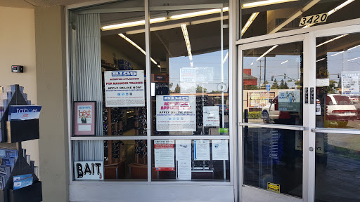 Sporting Goods Store «Big 5 Sporting Goods», reviews and photos, 3420 Arden Way, Sacramento, CA 95825, USA