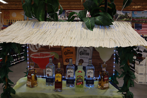 Liquor Store «Whitehouse Liquor & Wine», reviews and photos, 650 Hylan Dr, Rochester, NY 14623, USA