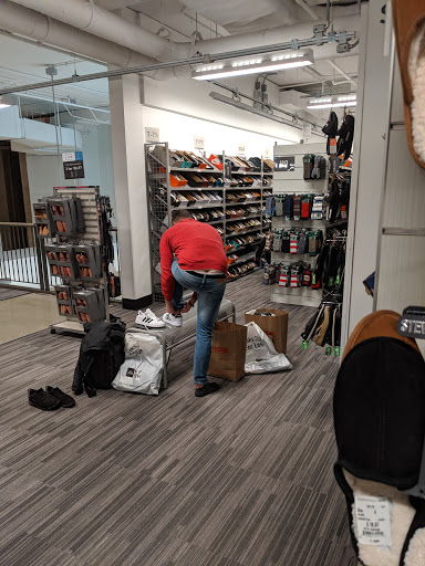 Department Store «Nordstrom Rack 12th Street», reviews and photos, 555 12th St NW c120, Washington, DC 20004, USA