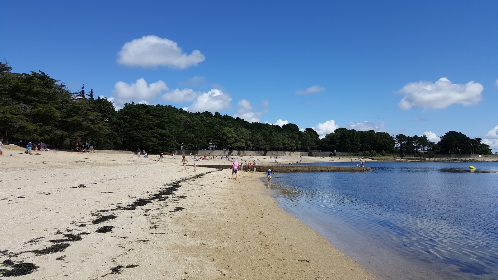 Foto van Plage de Men er Bellec met turquoise puur water oppervlakte