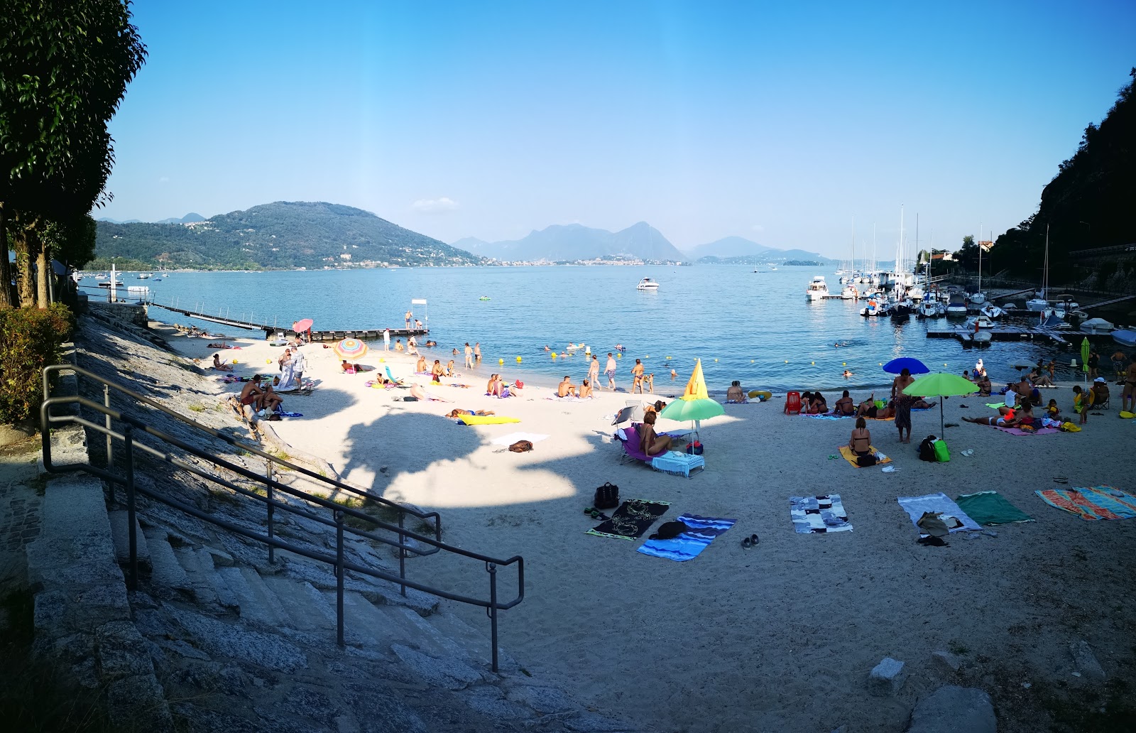 Foto van Nuova Spiaggia Feriolo met direct strand