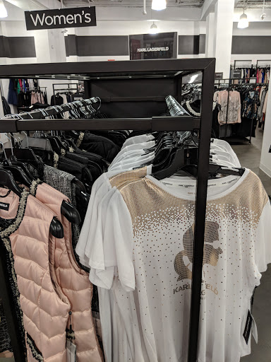 Department Store «Saks OFF 5TH», reviews and photos, 1675 Rockville Pike, Rockville, MD 20852, USA