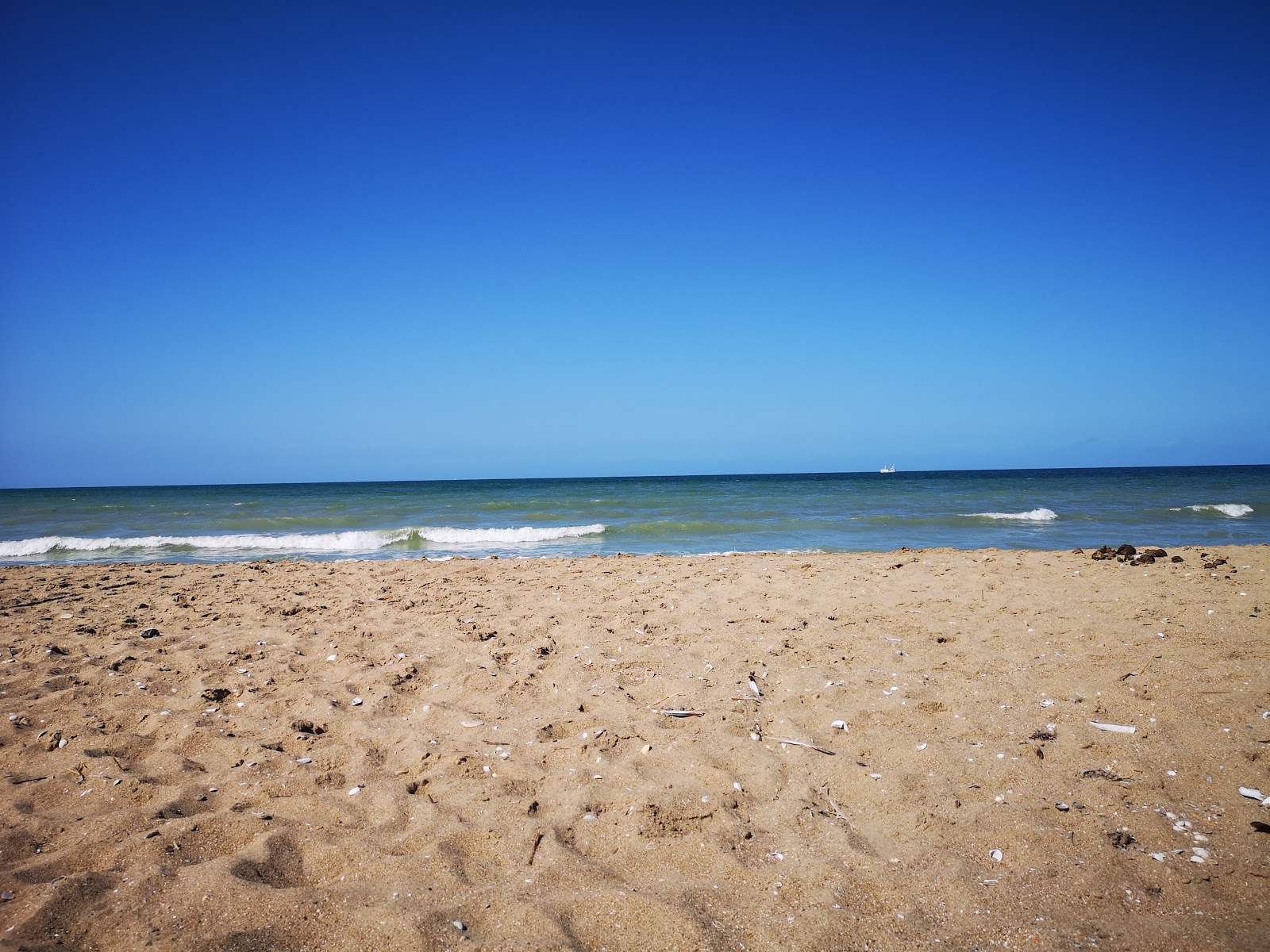 Fotografie cu Plaja Cabour - locul popular printre cunoscătorii de relaxare