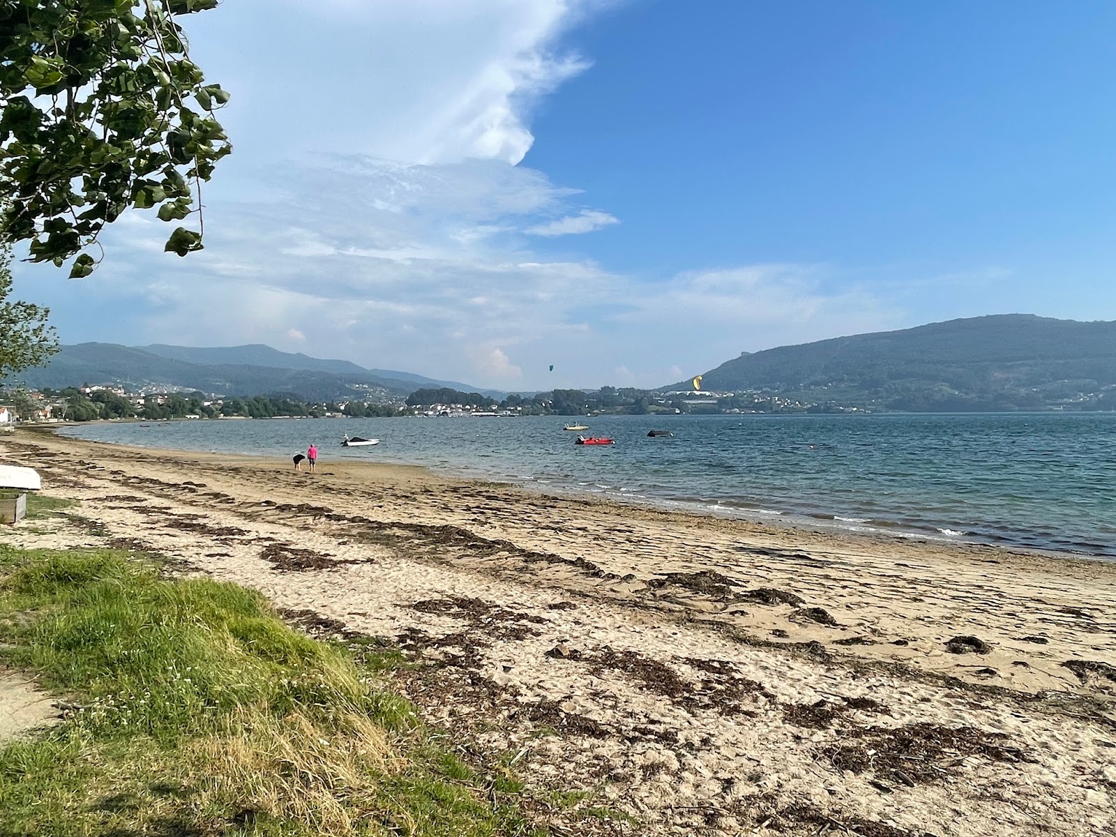 Praia de Cesantes'in fotoğrafı çok temiz temizlik seviyesi ile