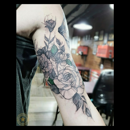 Explore finger hand tattoo ideas, creative tattoo ideas in Miami, available at Miami Tattoo & Co Midtown