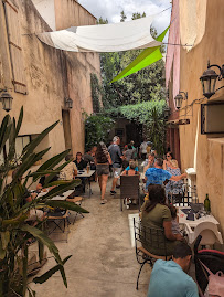 Atmosphère du Restaurant français Restaurant Le XIII à Aigues-Mortes - n°15