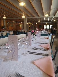 Atmosphère du Restaurant français AUBERGE SAVOYE à Saint-Pierre-de-Chandieu - n°1